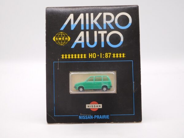 Nissan Prairie zelená