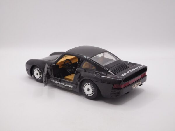 DSCN5623 Porsche 959